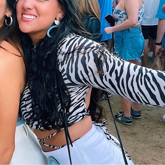 Zebra Print Crop Top - Picture 3 of 6